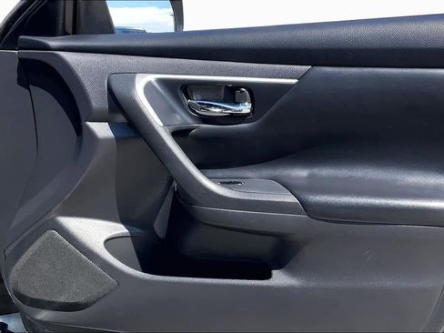 Used 2017 Nissan Altima FWD image 22