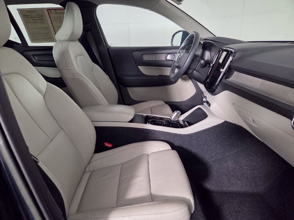 Used 2022 Volvo XC40 T4 Inscription FWD image 30
