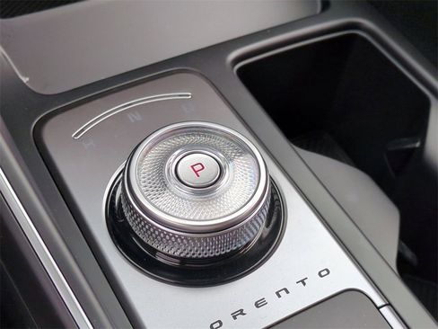 Certified 2025 Kia Sorento EX image 15