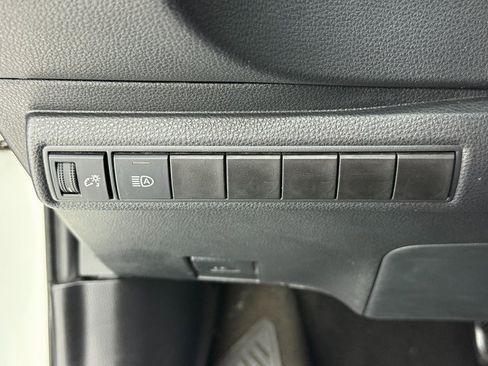 Used 2021 Toyota Corolla LE image 11