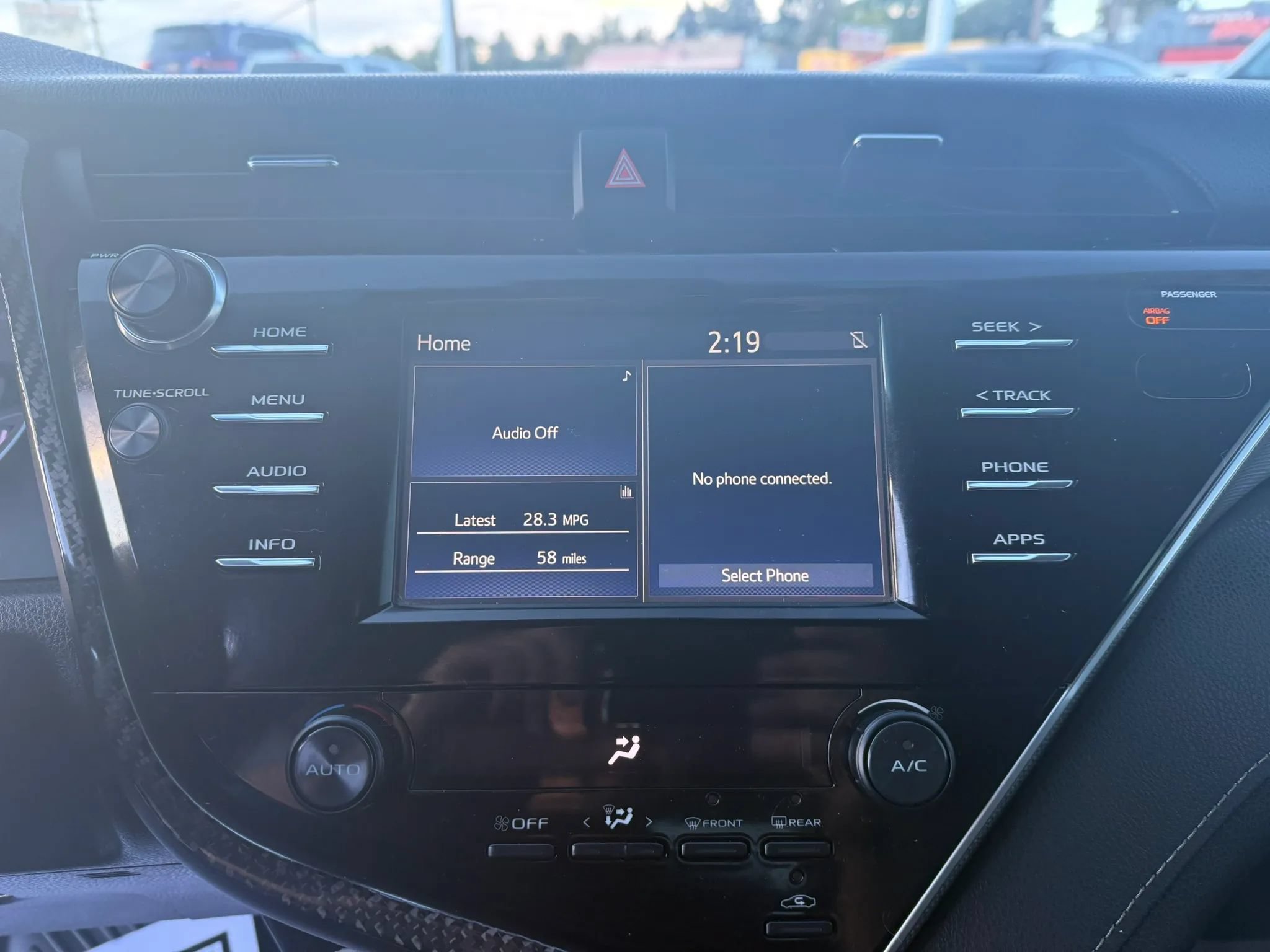 Used 2018 Toyota Camry SE FWD image 18