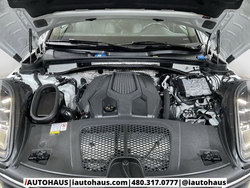 Used 2023 Porsche Macan w/ Premium Package Plus image 10
