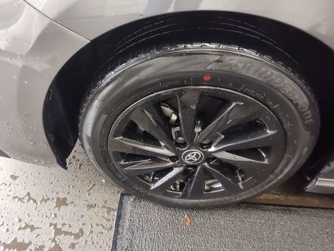 Used 2024 Toyota Camry SE image 8