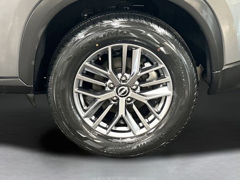 Used 2023 Nissan Rogue S image 17