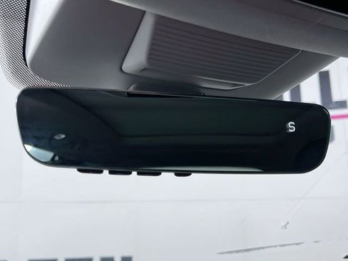 Used 2025 Volkswagen Tiguan SE image 30