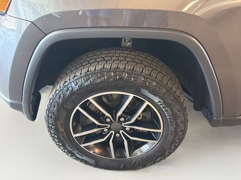 Used 2018 Jeep Grand Cherokee Trailhawk AWD/4WD image 11