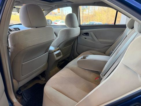 Used 2011 Toyota Camry LE w/ LE Extra-Value Pkg image 18