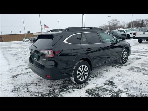 Used 2023 Subaru Outback Premium image 8