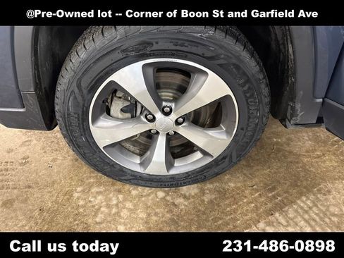 Used 2020 Jeep Cherokee Limited image 10