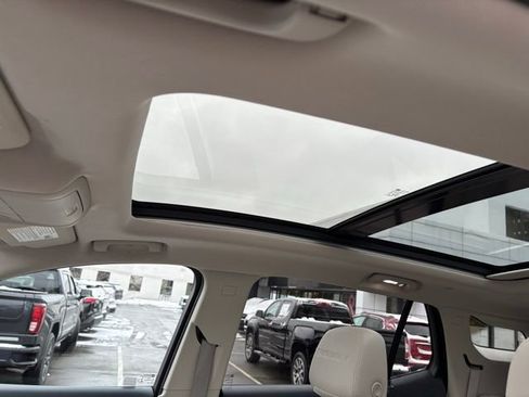 Used 2022 GMC Terrain Denali w/ Denali Premium Package image 12