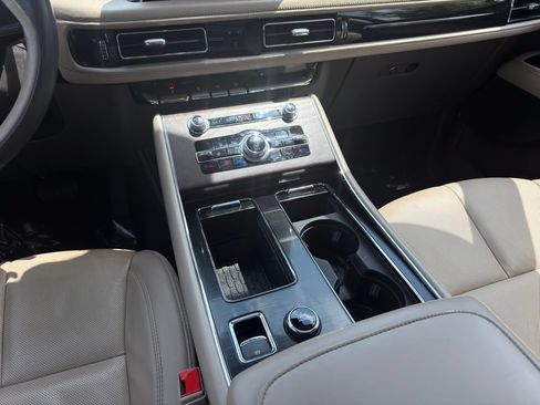 Used 2021 Lincoln Aviator Reserve w/ Elements Package Plus AWD/4WD image 16