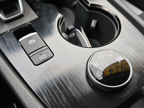 Used 2024 Nissan Rogue S image 39