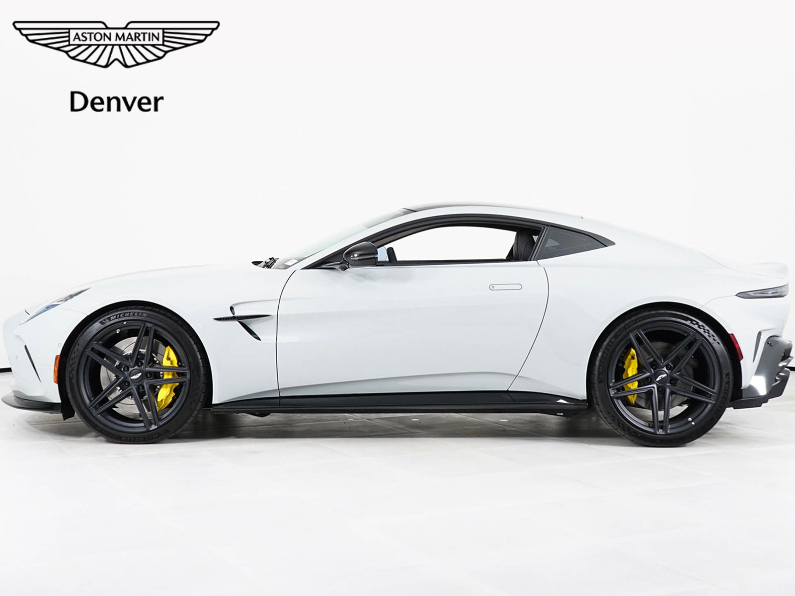 Used 2026 Aston Martin V8 Vantage Coupe RWD image 2