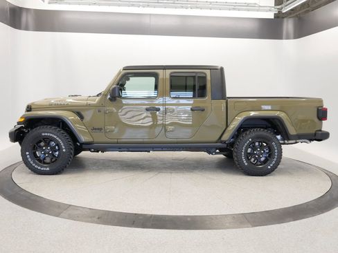 New 2025 Jeep Gladiator Willys image 16