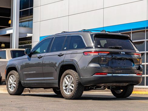 Used 2024 Jeep Grand Cherokee Laredo X AWD/4WD image 3
