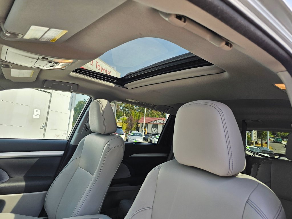 Used 2016 Toyota Highlander XLE AWD/4WD image 22