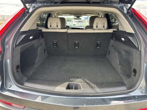 Used 2019 Cadillac XT4 Luxury w/ Trailering Package image 11