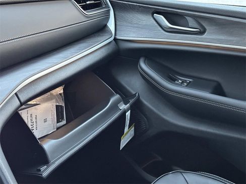 New 2025 Jeep Grand Cherokee L Limited image 18