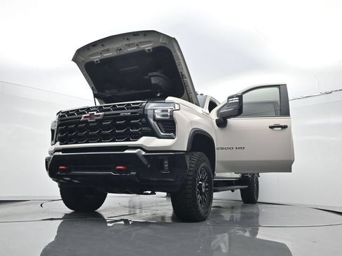 Used 2026 Chevrolet Silverado 2500 ZR2 AWD/4WD image 34