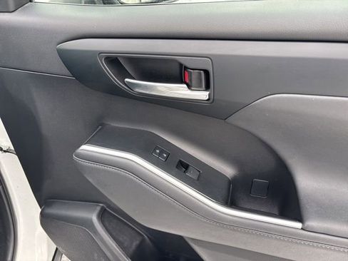 Certified 2023 Toyota Highlander XLE image 11