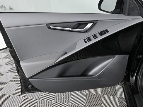 New 2025 Kia Niro EX image 17