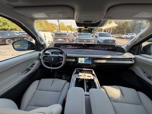 New 2025 Lincoln Navigator L Reserve image 8