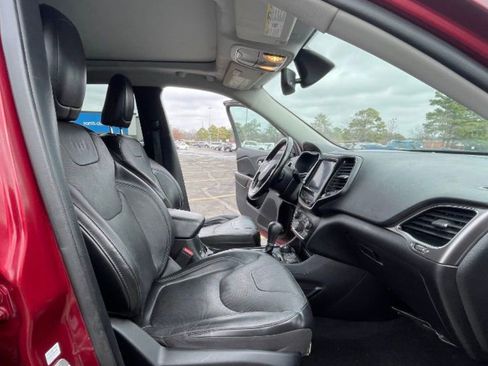 Used 2020 Jeep Cherokee Limited image 3