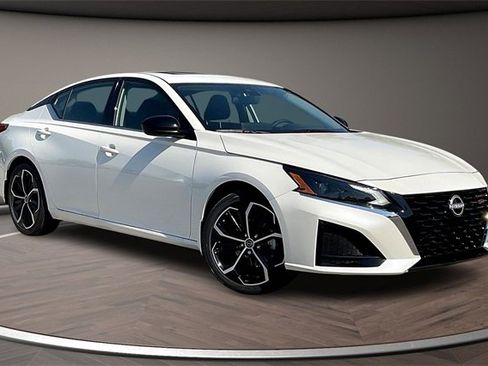 New 2025 Nissan Altima 2.5 SR w/ SR Premium Package image 2