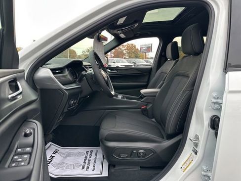 New 2025 Jeep Grand Cherokee L Laredo w/ Trailer Tow Package image 8