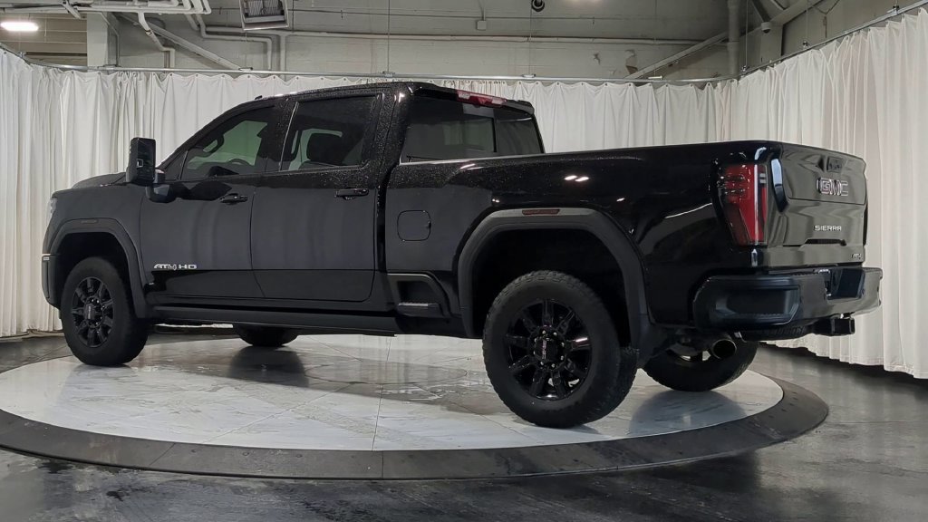 Used 2024 GMC Sierra 2500 AT4 w/ AT4 Premium Plus Package AWD/4WD image 8