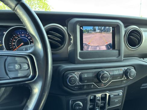 Used 2020 Jeep Gladiator Sport w/ Quick Order Package 23S AWD/4WD image 31