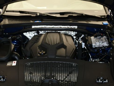 New 2026 Porsche Macan AWD/4WD image 12