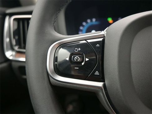 Used 2024 Volvo S60 B5 Plus image 25