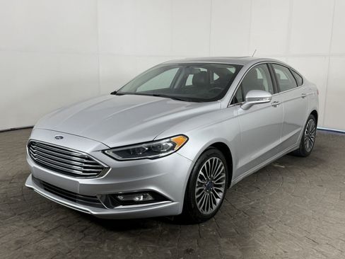 Used 2017 Ford Fusion SE w/ Fusion SE Technology Package FWD image 3