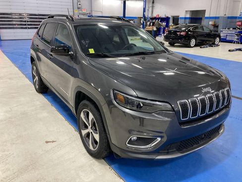 Used 2022 Jeep Cherokee Limited image 1
