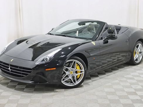 Used 2016 Ferrari California T RWD image 8