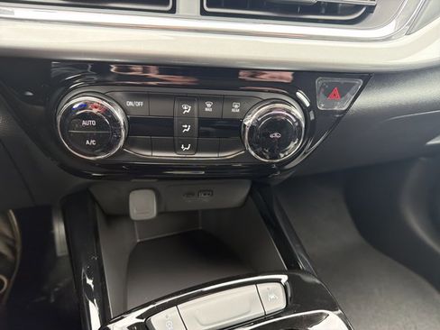 New 2026 Chevrolet Trax LT image 19