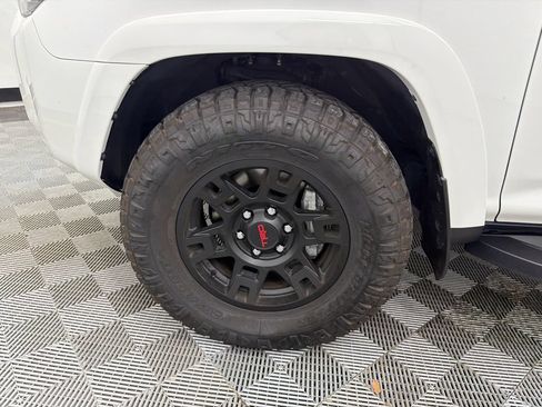 Used 2024 Toyota 4Runner SR5 Premium w/ Moonroof Package RWD image 12