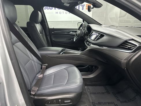Used 2022 Buick Enclave Premium image 21