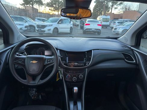 Used 2021 Chevrolet Trax LT image 25