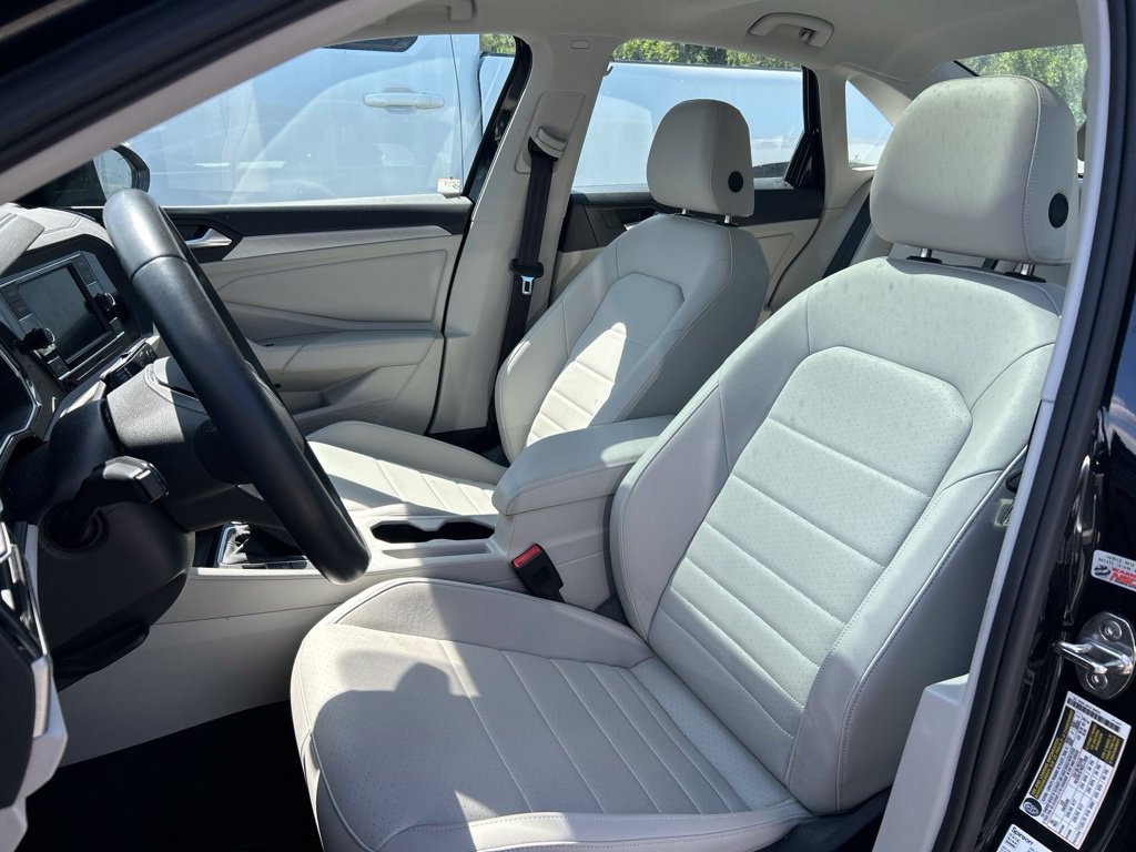 Used 2024 Volkswagen Jetta SE w/ Panoramic Sunroof Package FWD image 21
