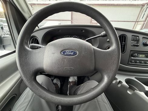 Used 2004 Ford E-350 and Econoline 350 Extended Super Duty image 25