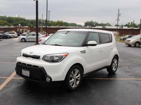 Used 2016 Kia Soul + FWD image 2