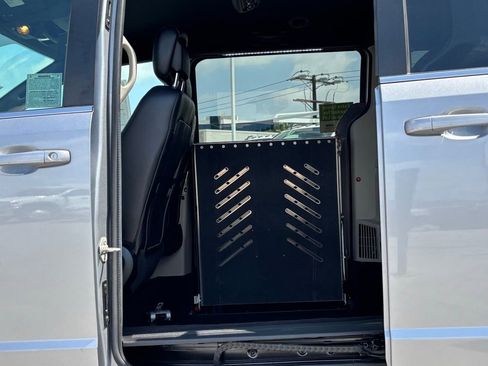 Used 2019 Dodge Grand Caravan SXT image 13