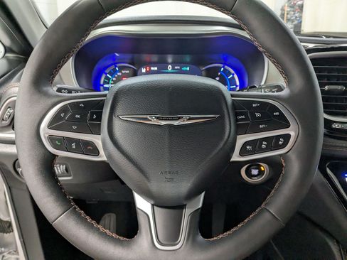 Used 2024 Chrysler Pacifica Pinnacle FWD image 13