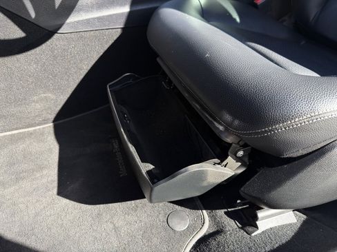 Used 2016 Mercedes-Benz E 350 Sedan image 25