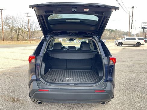 Used 2020 Toyota RAV4 XLE Premium image 8