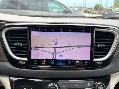 Used 2022 Chrysler Voyager LX FWD image 20