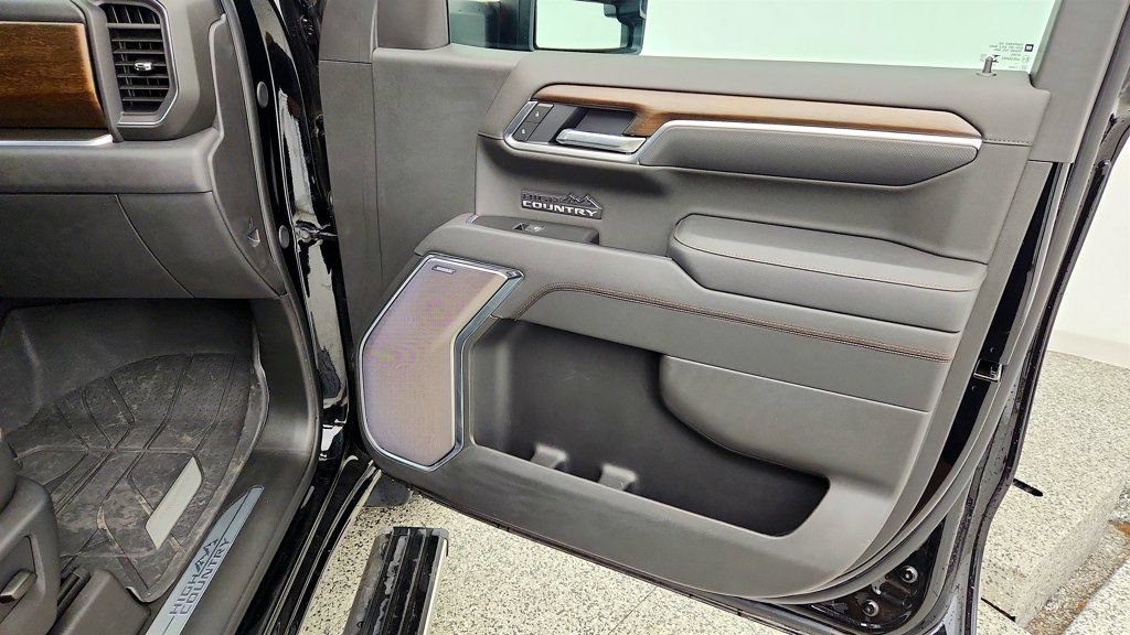 Used 2026 Chevrolet Silverado 1500 High Country w/ High Country Premium Package AWD/4WD image 27
