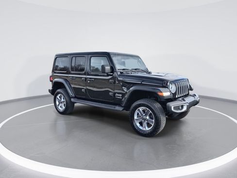 Used 2021 Jeep Wrangler Unlimited Sahara w/ Uconnect 4C Nav & Sound Group image 2